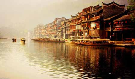 張家界國家森林公園、袁家界、天子山、大峽谷、玻璃橋、鳳凰古城兩晚三日游